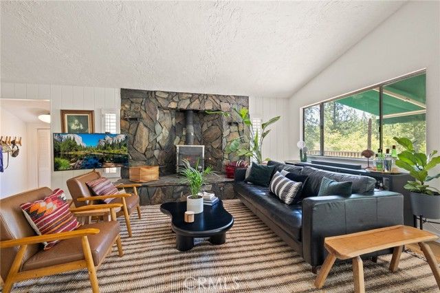 20018 Pine Mountain Drive, Groveland, CA 95321