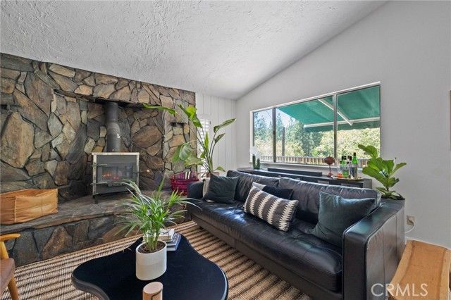 20018 Pine Mountain Drive, Groveland, CA 95321