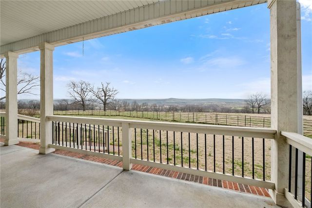 17999 Blue Springs Road, Fayetteville, AR 72703