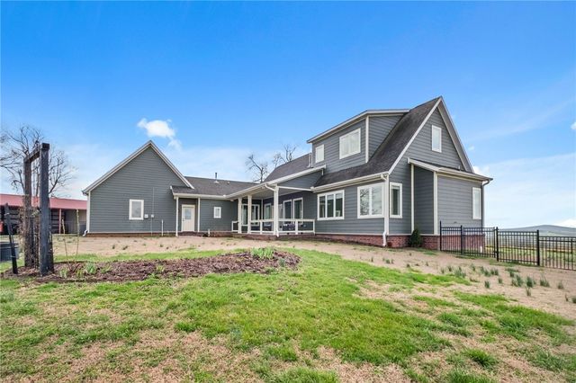 17999 Blue Springs Road, Fayetteville, AR 72703