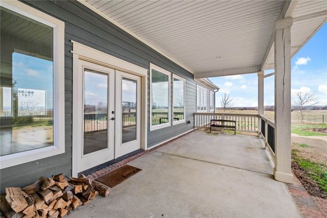 17999 Blue Springs Road, Fayetteville, AR 72703