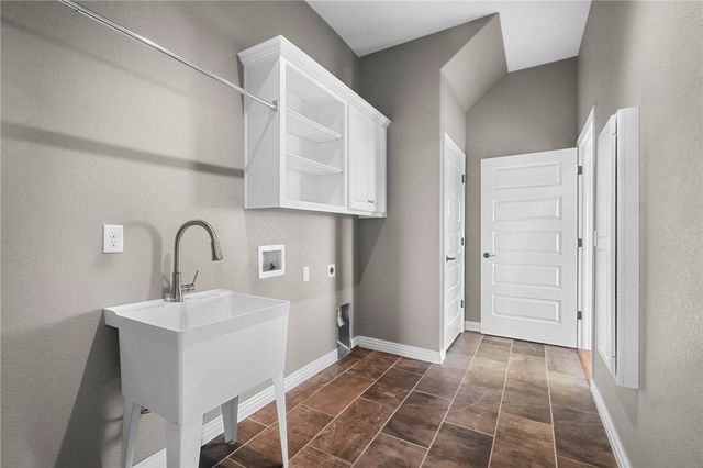 17999 Blue Springs Road, Fayetteville, AR 72703