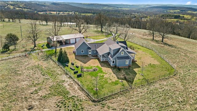 17999 Blue Springs Road, Fayetteville, AR 72703