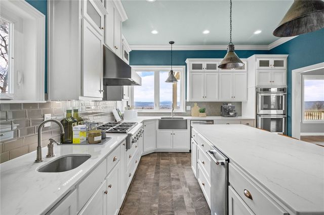 17999 Blue Springs Road, Fayetteville, AR 72703