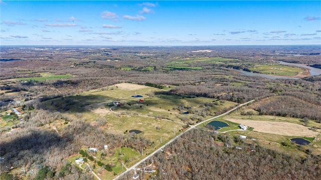 17999 Blue Springs Road, Fayetteville, AR 72703