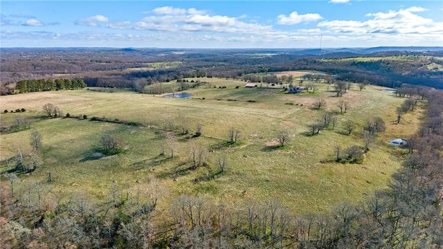 17999 Blue Springs Road, Fayetteville, AR 72703