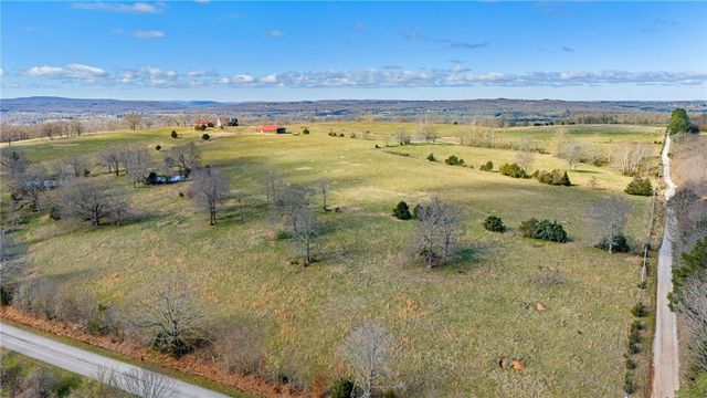 17999 Blue Springs Road, Fayetteville, AR 72703