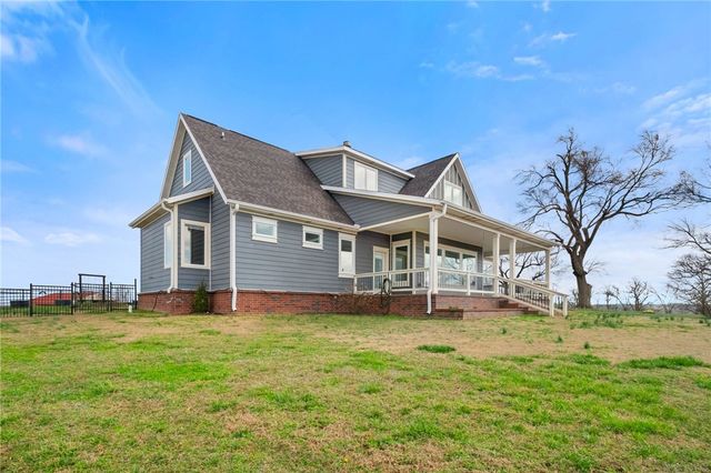 17999 Blue Springs Road, Fayetteville, AR 72703