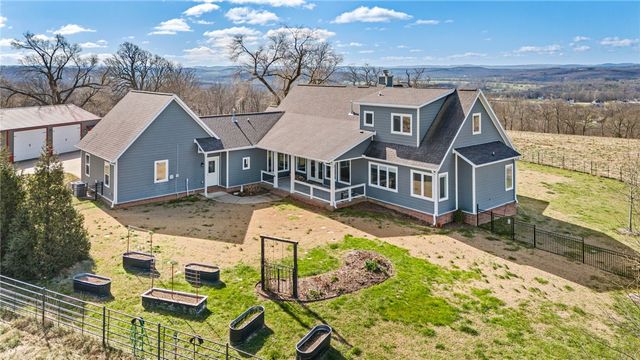 17999 Blue Springs Road, Fayetteville, AR 72703