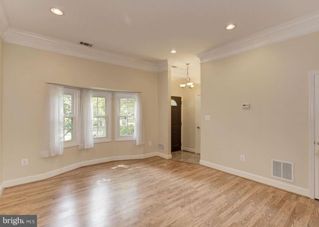 9816 OAKDALE WOODS CT, Vienna, VA 22181