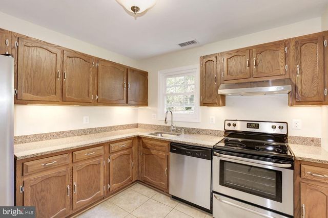 9816 OAKDALE WOODS CT, Vienna, VA 22181