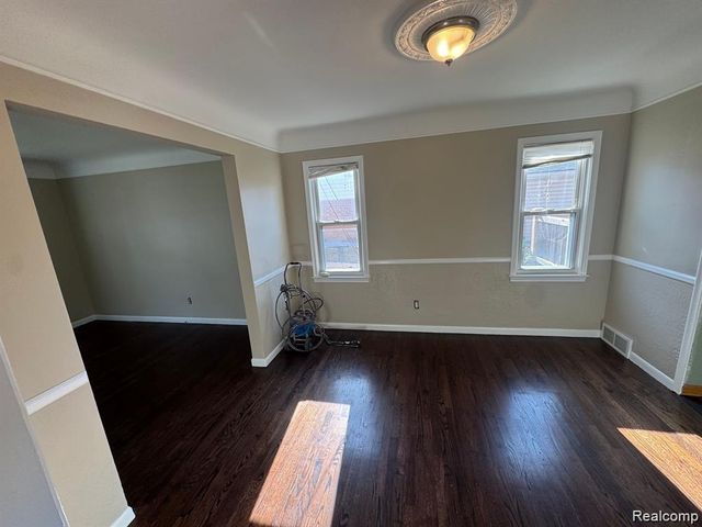 18259 Spring Court S, Fraser, MI 48026