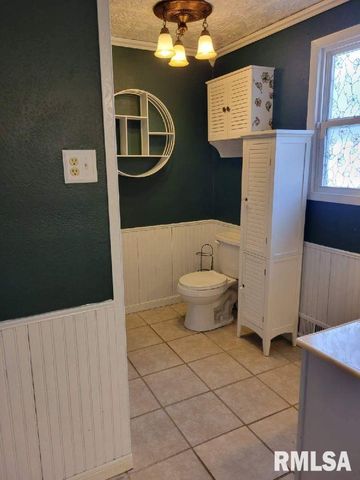 709 E COX Avenue, Peoria Heights, IL 61616