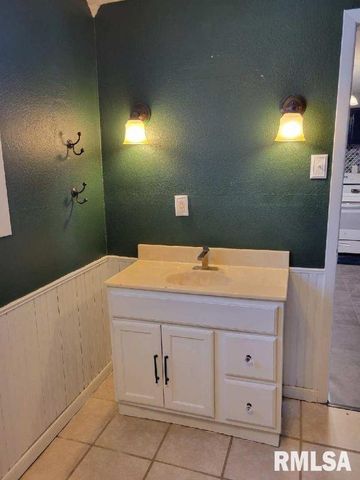 709 E COX Avenue, Peoria Heights, IL 61616