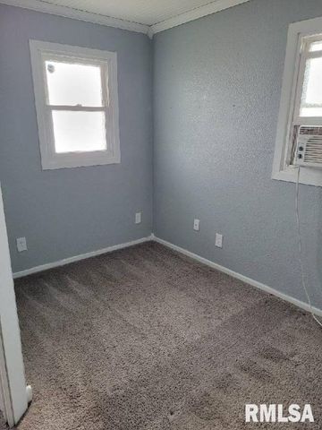 709 E COX Avenue, Peoria Heights, IL 61616