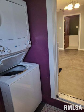 709 E COX Avenue, Peoria Heights, IL 61616