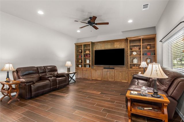 13817 N Mount Olive Road, Gravette, AR 72736