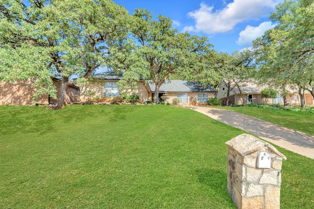 2225 Ridgedale Drive, Arlington, TX 76013 — exterior