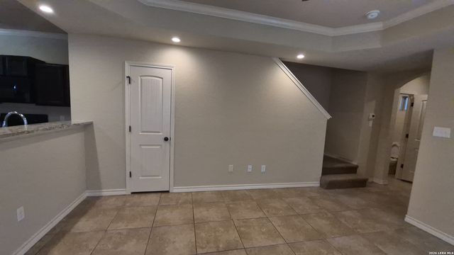 6866 Lakeview Dr, San Antonio, TX 78244