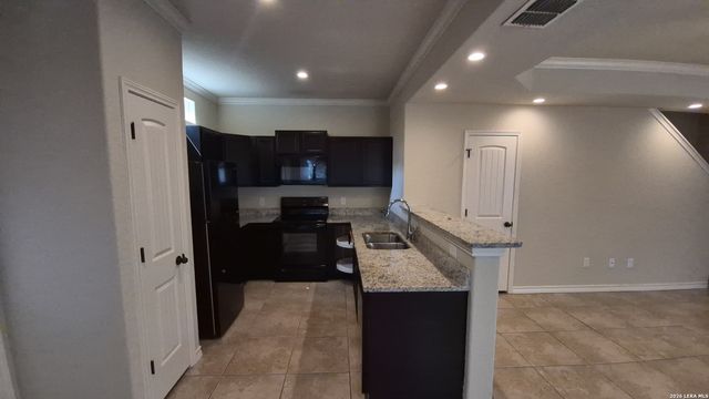 6866 Lakeview Dr, San Antonio, TX 78244