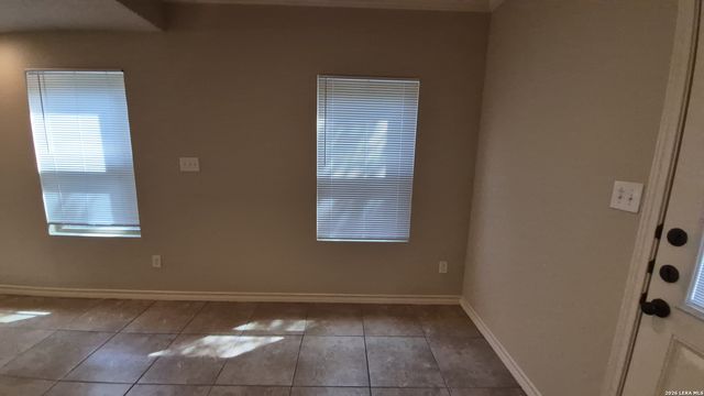6866 Lakeview Dr, San Antonio, TX 78244