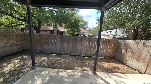 6866 Lakeview Dr, San Antonio, TX 78244