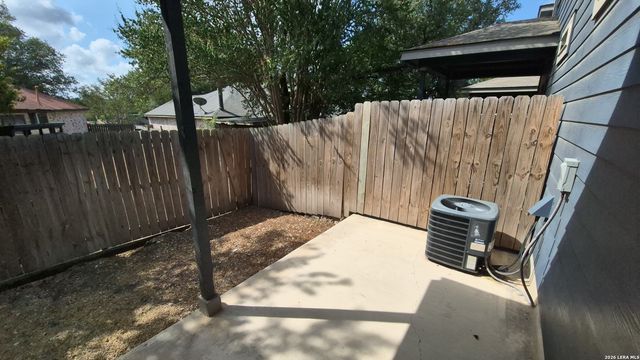 6866 Lakeview Dr, San Antonio, TX 78244