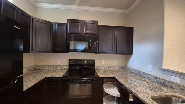 6866 Lakeview Dr, San Antonio, TX 78244