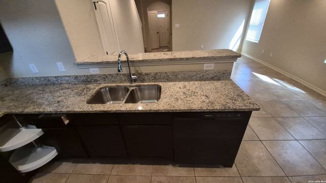 6866 Lakeview Dr, San Antonio, TX 78244