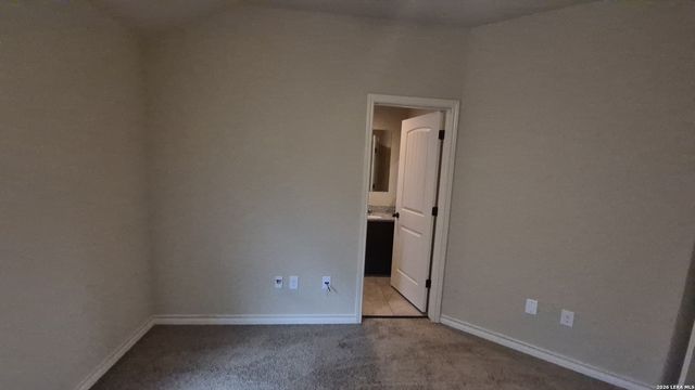 6866 Lakeview Dr, San Antonio, TX 78244