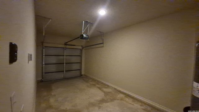 6866 Lakeview Dr, San Antonio, TX 78244