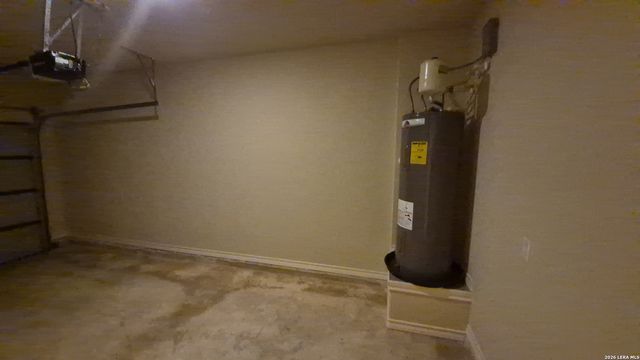 6866 Lakeview Dr, San Antonio, TX 78244