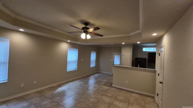 6866 Lakeview Dr, San Antonio, TX 78244