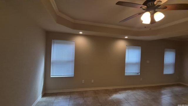 6866 Lakeview Dr, San Antonio, TX 78244