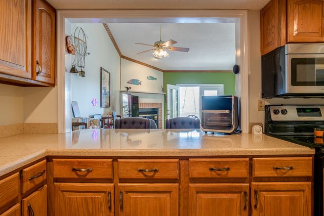 347 Lake Catherine Cir, Crossville, TN 38558