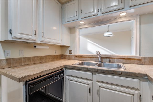 4034 Rawlins Street 102, Dallas, TX 75219