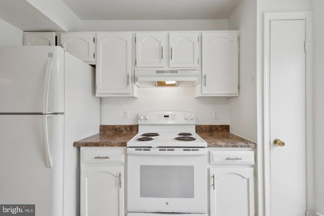 3940 BRADWATER ST, Fairfax, VA 22031