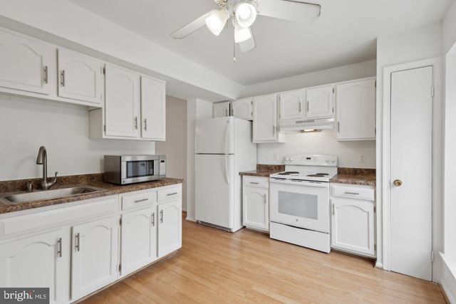 3940 BRADWATER ST, Fairfax, VA 22031