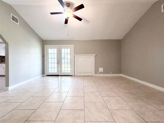 527 Slumberwood Dr, Houston, TX 77013