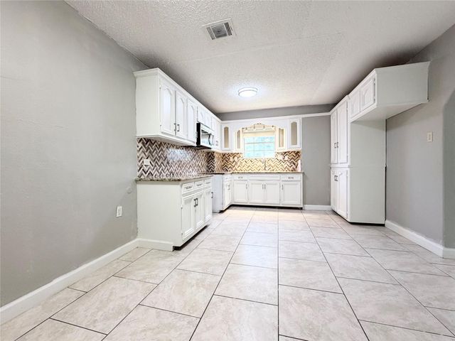 527 Slumberwood Dr, Houston, TX 77013
