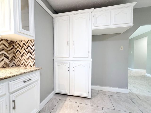 527 Slumberwood Dr, Houston, TX 77013