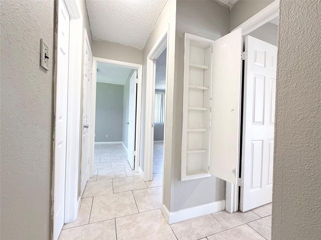 527 Slumberwood Dr, Houston, TX 77013