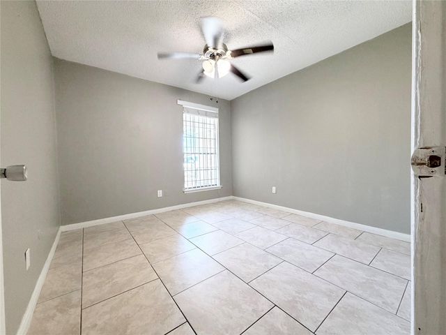 527 Slumberwood Dr, Houston, TX 77013