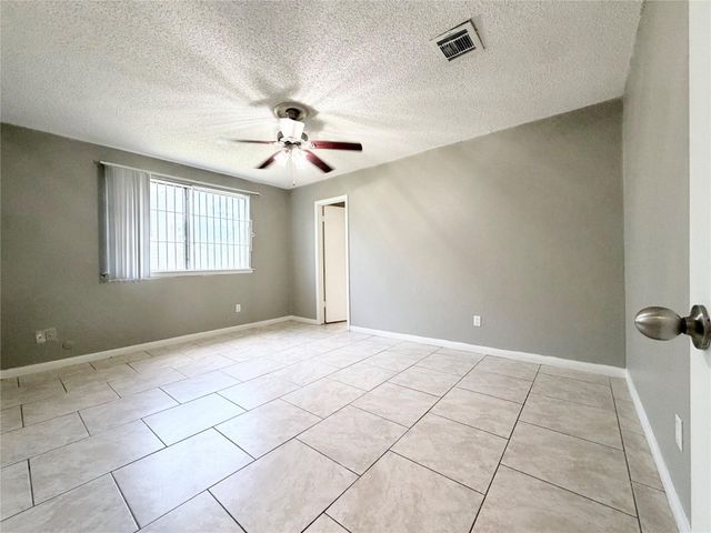 527 Slumberwood Dr, Houston, TX 77013