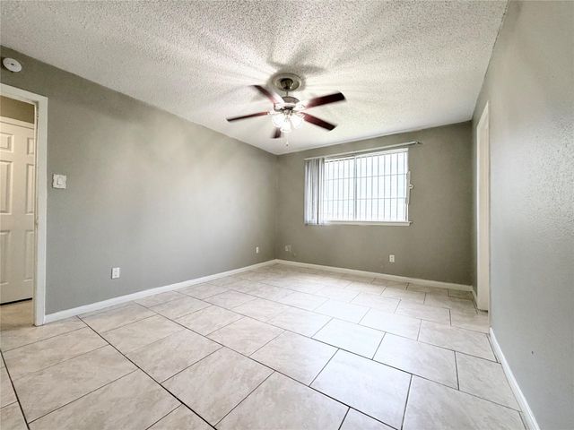 527 Slumberwood Dr, Houston, TX 77013