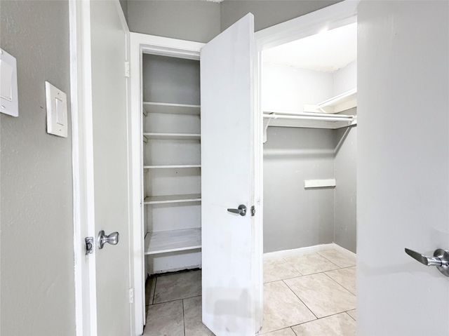 527 Slumberwood Dr, Houston, TX 77013