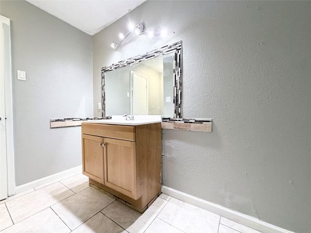 527 Slumberwood Dr, Houston, TX 77013