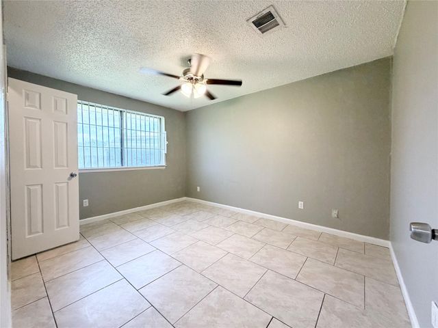527 Slumberwood Dr, Houston, TX 77013