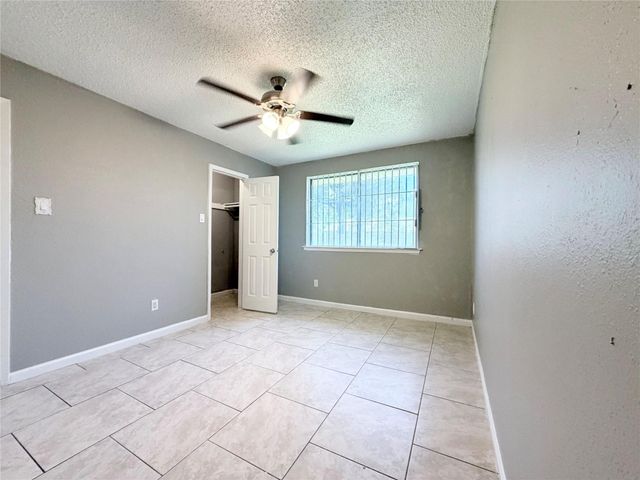 527 Slumberwood Dr, Houston, TX 77013