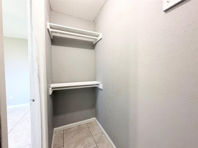 527 Slumberwood Dr, Houston, TX 77013